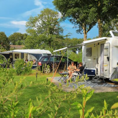 Ruime kampeerplaatsen voor caravans en campers