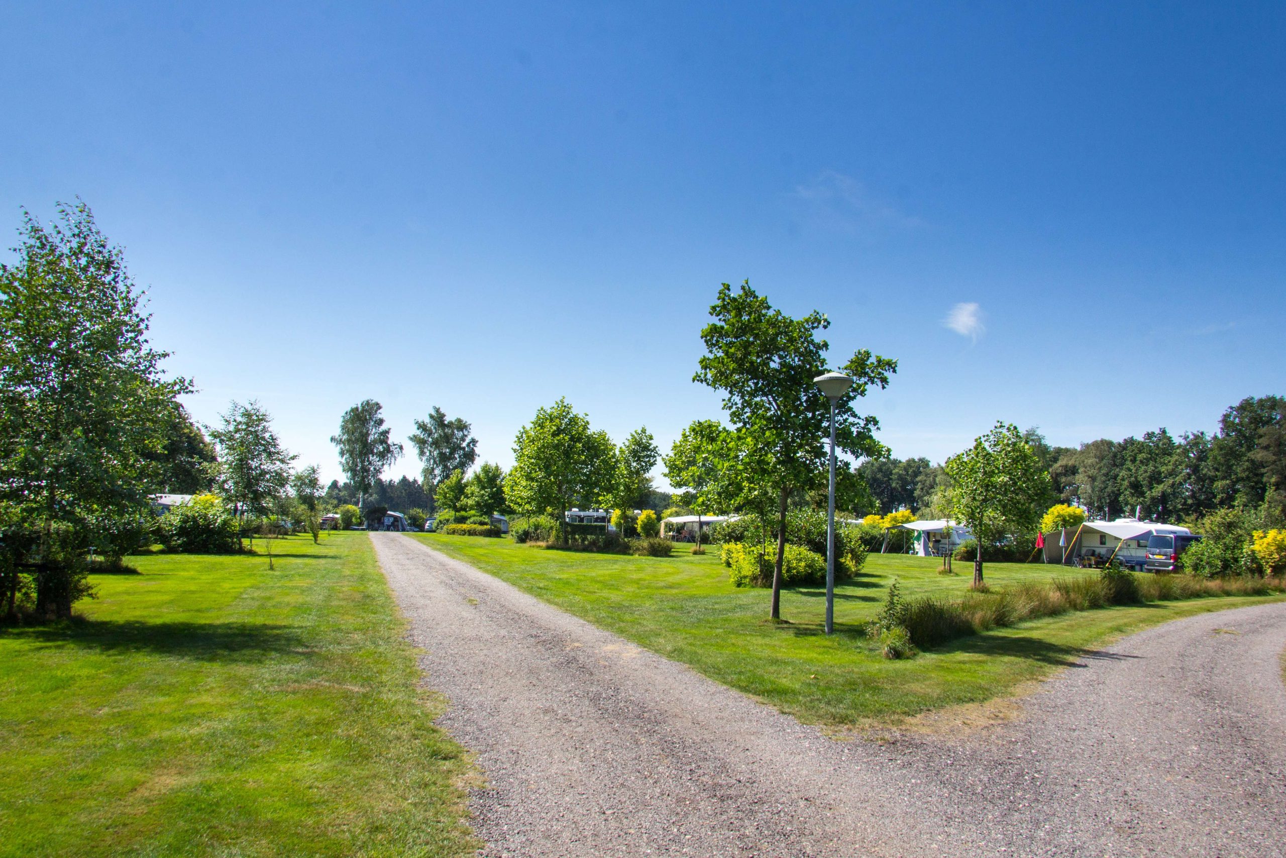 UItzichtplaat bij De Drie Provincien met weidsheid en ruim zicht op het parkachtige kampeerterrein